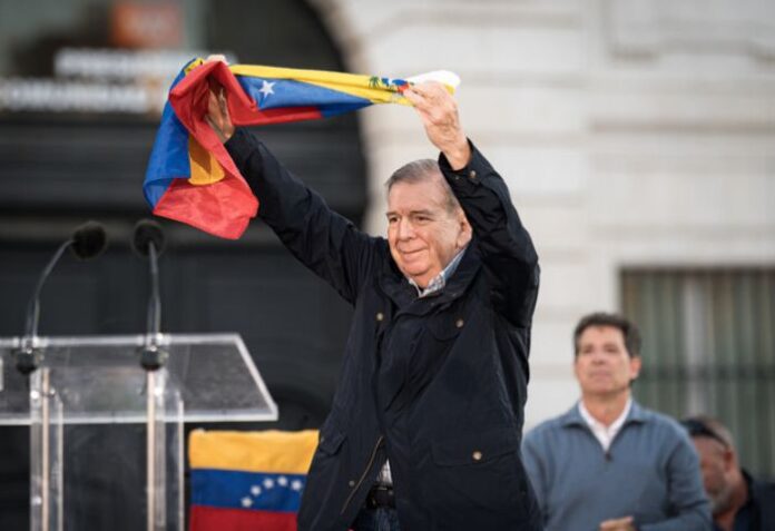 Edmundo González comenzó su gira en busca de apoyo internacional ...