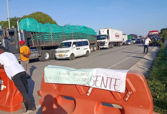 Bloqueo en Troncal del Caribe por crisis de agua en Fundación