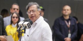 Petro pide a los ciudadanos salir a votar en libertad por la democracia