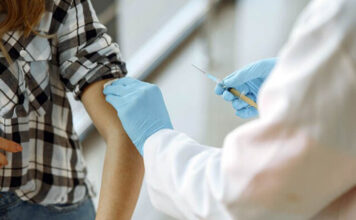 Derechos de los niños están por encima de ‘antivacunas’: Corte Constitucional