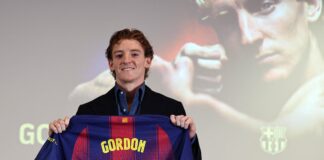Barcelona oficializó el fichaje de Anthony Gordon