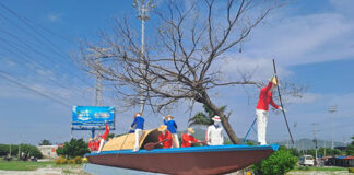 A la Escultura de La Piragua, le toca remar para otro lugar
