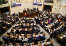En la oposición hablan de «autogolpe blando» por suspensión de Petro