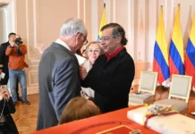 Criticas a Petro por condecorar a su Minsalud, Guillermo Jaramillo