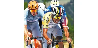 Egan Bernal gana terreno en el Tour