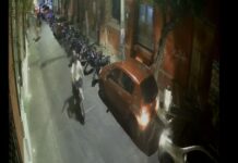 Buscan a ladrones que robaron una moto utilizando una ‘llave maestra’