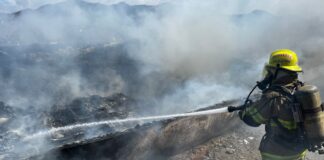Se incendió bote de fibra de vidrio abandonado en Taganga