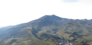 Reportan nueva emisiones de ceniza del Volcán Puracé