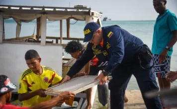 Armada envía otras 138 toneladas de ayuda a damnificados del terremoto