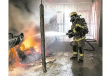 Criminales incendiaron parte del Coliseo Mayor