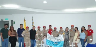 Entregan banderas y reconocimientos a rescatistas de la CREV que atendieron emergencia en La Guaira