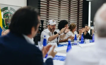 Presidente De la Espriella entregó en Quibdó la primera vivienda tras el terremoto; también anunció acciones para generar empleo