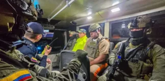Últimas imágenes de alias ‘Araña’ en Colombia antes de su extradición: esposado de pies y mano