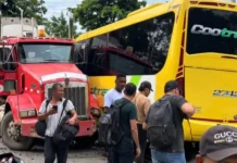 Choque entre bus y ‘mula dejó daños materiales en la Troncal de Oriente