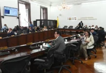 Mayorías abelardistas se imponen en primer aval para acabar la JEP en el 2028