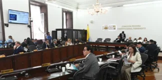 Mayorías abelardistas se imponen en primer aval para acabar la JEP en el 2028